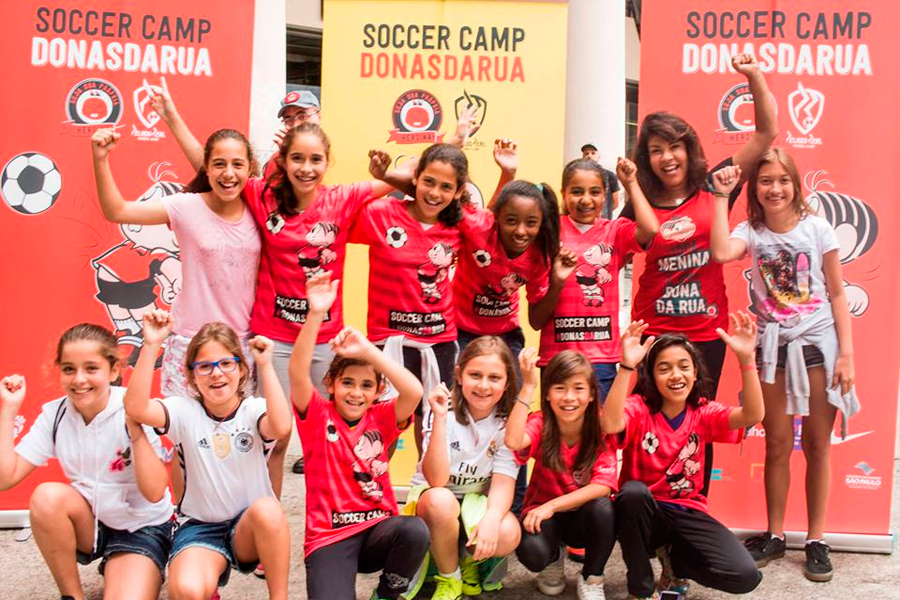 Soccer Camp Donas da Rua promove o empoderamento feminino através do futebol