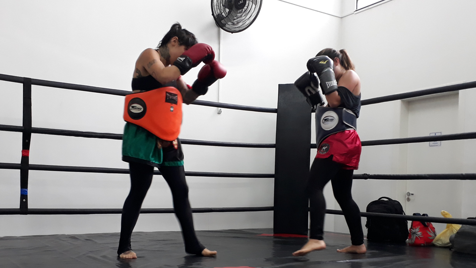 Dores, delícias e privações: a rotina para a primeira luta de muay thai