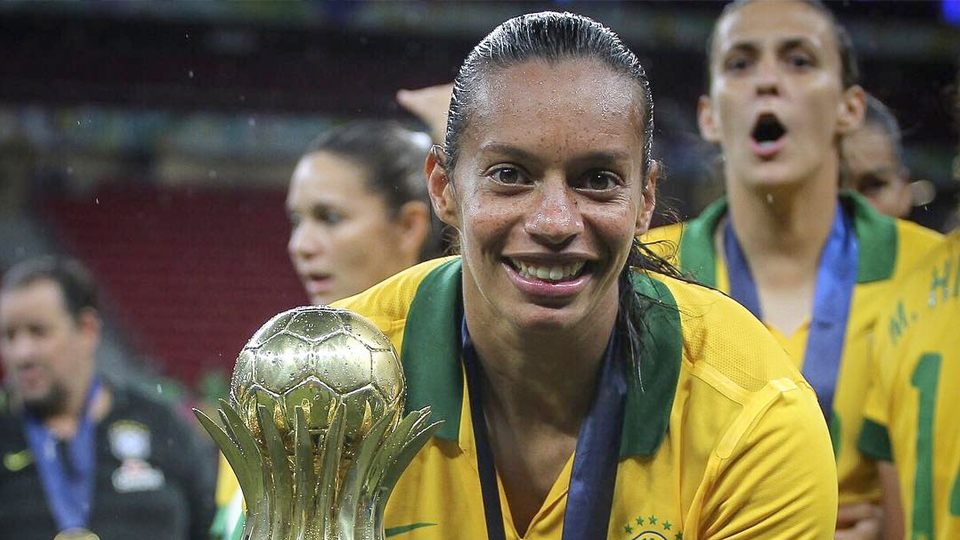 Ganhadora de duas pratas olímpicas pela Seleção Brasileira, Rosana Augusto inaugura Centro de Formação em Indaiatuba