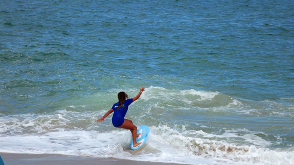 Conheça um pouco mais sobre o skimboard, o ‘skate das praias’