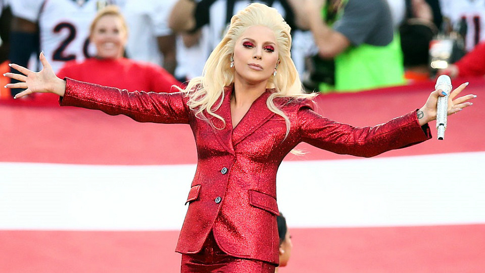 Tubarões, seio à mostra e show melhor que o jogo: Confira momentos em que as mulheres roubaram a cena no Super Bowl