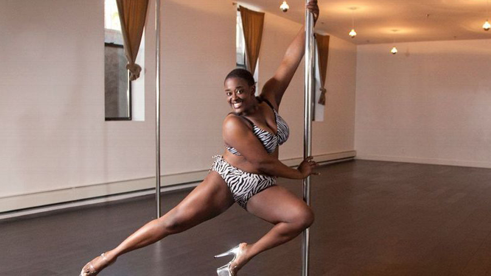 Roz Mays aprendeu a amar seu corpo plus size e se tornou professora de pole dance