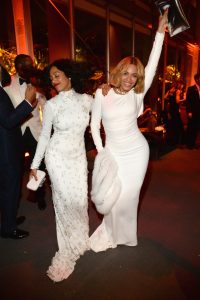BEVERLY HILLS, CA - FEBRUARY 22: (EXCLUSIVE ACCESS, SPECIAL RATES APPLY) Solange and Beyonce attend the 2015 Vanity Fair Oscar Party hosted by Graydon Carter at the Wallis Annenberg Center for the Performing Arts on February 22, 2015 in Beverly Hills, California. (Photo by Kevin Mazur/VF15/WireImage)