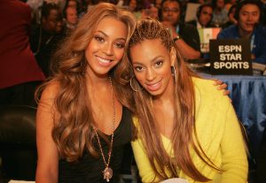 Beyoncé e Solange em 2005 (Getty Images)
