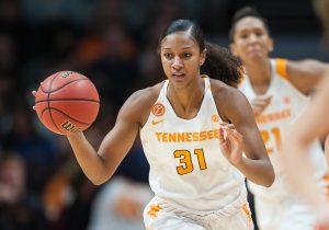 Destaque do Tennessee Lady Vols, Jamie domina a bola na arena em Knoxville, TN. (Getty Images)