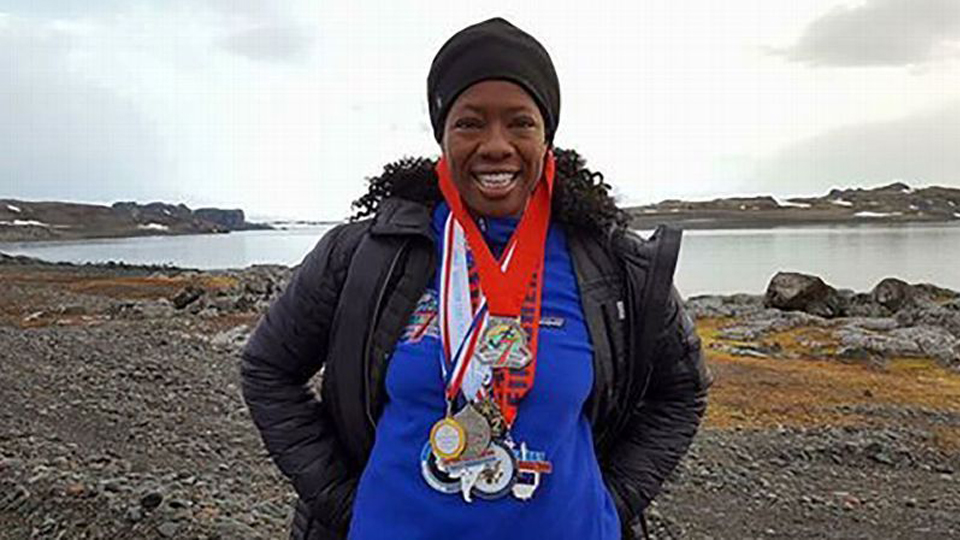 A norte-americana Lisa Davis correu sete maratonas em sete dias nos sete continentes… E quer mais