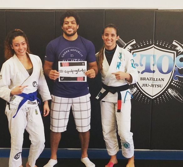 André e Angélica Galvão com sua aluna Crystal também apoiam \o/ (Instagram: @equalpayforbjj)