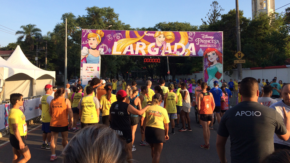 Corrida de princesas da Disney une esporte, saúde, família e diversão em um só evento