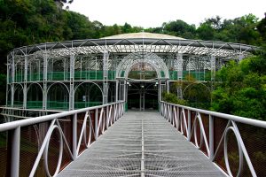 The opera house is a Brazilian theater, located in Curitiba, Parana.