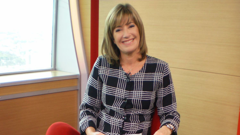 Primeira mulher brasileira a cobrir automobilismo para a TV, Silvia Vinhas relembra sua carreira no jornalismo
