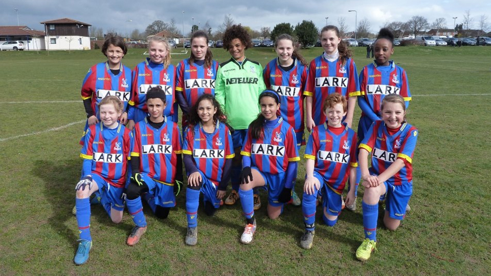Sub-12 do Crystal Palace Ladies já fazia sucesso em torneios femininos e agora vence até time só de garotos