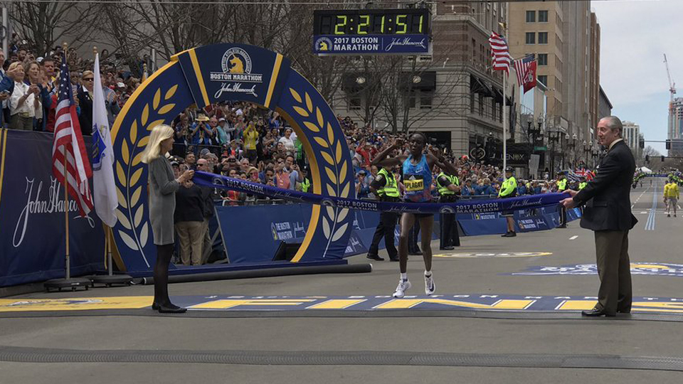 Queniana vence a 121ª edição da tradicional Maratona de Boston