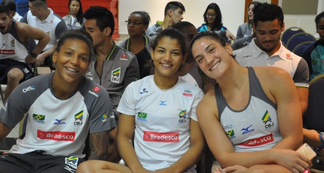 rafaela, sarah e mayra