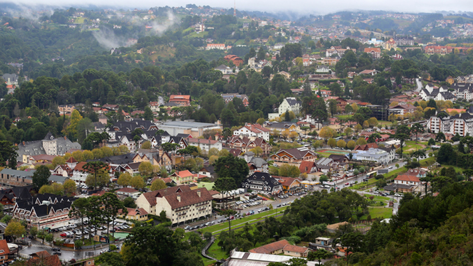 Com as temperaturas em queda, suba para Campos do Jordão e relaxe em meio a natureza