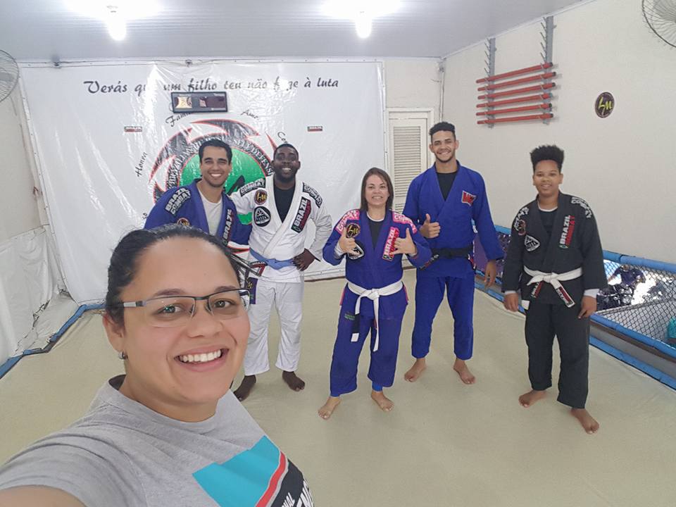 Marcelle com seus amigos de treino. (Foto: Facebook)