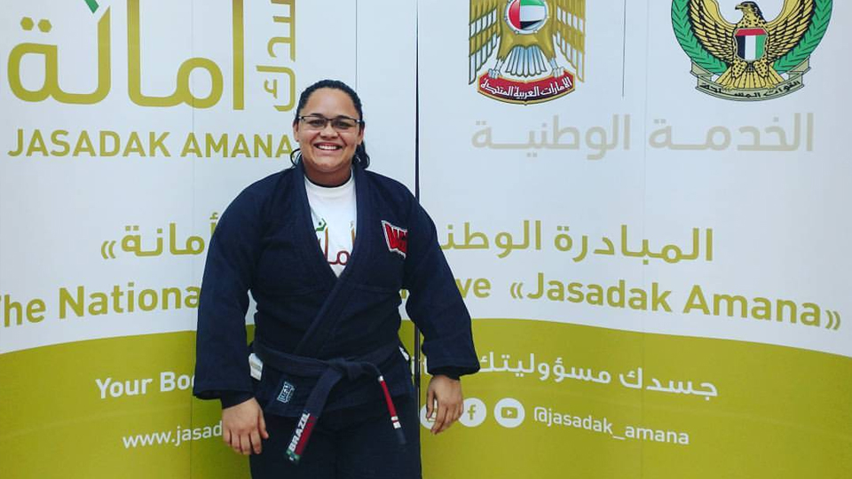 Professora carioca fala sobre a experiência de ensinar jiu-jitsu a mulheres em Abu Dhabi