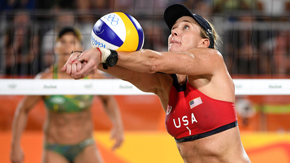 Tricampeã olímpica Kerri Walsh Jennings fala sobre yoga, vôlei de praia e os próximos passos de sua carreira