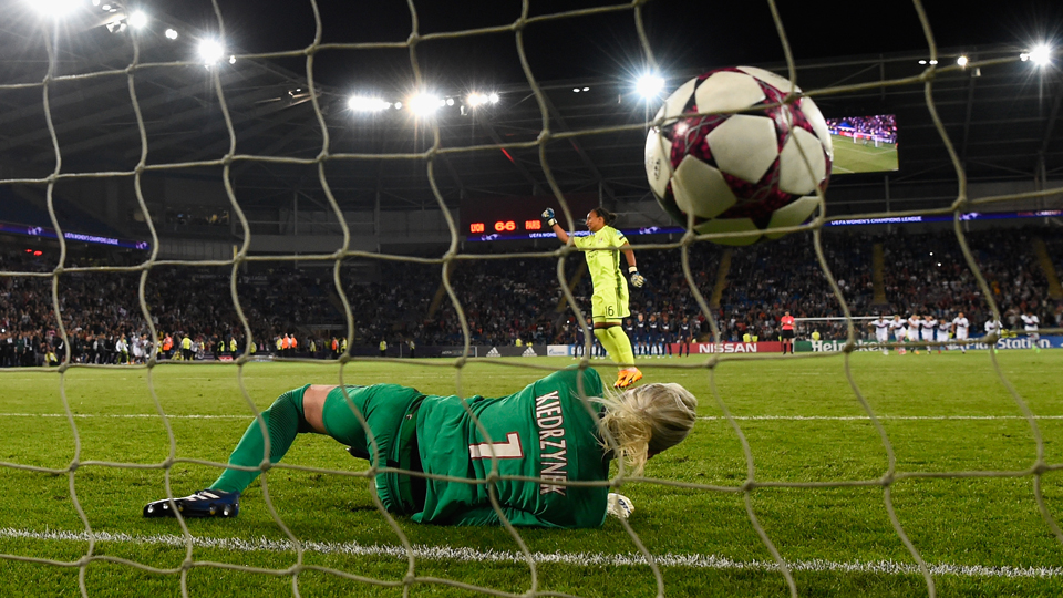 É tetra! Em ‘disputa particular’ de goleiras nos pênaltis, Lyon iguala recorde de títulos da Champions League feminina