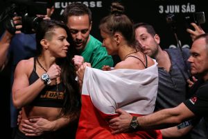 RIO DE JANEIRO, BRAZIL - JUNE 02: Opponents Claudia Gadelha (L) of Brazil and Karolina Kowalkiewicz of Poland face off during the UFC Fight Night weigh-in at Jeunesse Arena on June 02, 2017 in Rio de Janeiro, Brazil. (Photo by Buda Mendes/Zuffa LLC/Zuffa LLC via Getty Images)