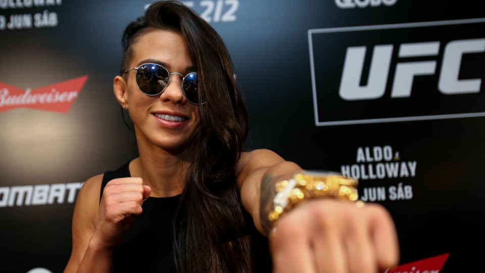 Rebeldia, determinação e força: Cláudia Gadelha é pura superação no MMA