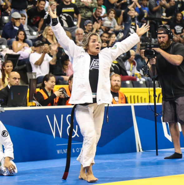 Talita Alencar campeã. (Foto: Instagram @graciemagazine)