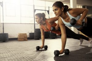 Shot of two women doing push-ups using dumbbellshttp://195.154.178.81/DATA/i_collage/pu/shoots/804605.jpg