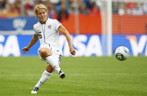 Lori Lindsey vê a partida como um exemplo para a nova geração de garotas (Getty Images)