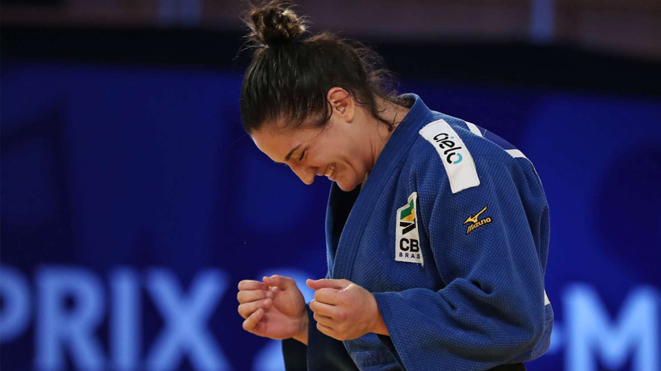 Ouro de Mayra Aguiar no judô, derrota de Bethe Correia no MMA e muito mais no melhor do fim de semana esportivo