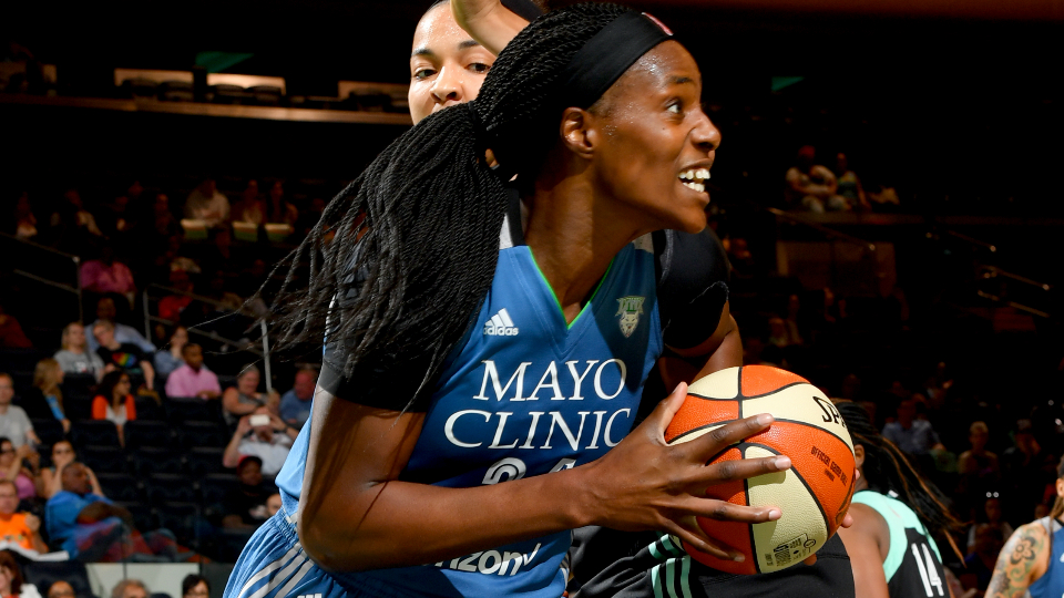 Campeã e melhor jogadora das finais da WNBA em 2015, Sylvia Fowles lidera corrida pelo prêmio de MVP da temporada 2017