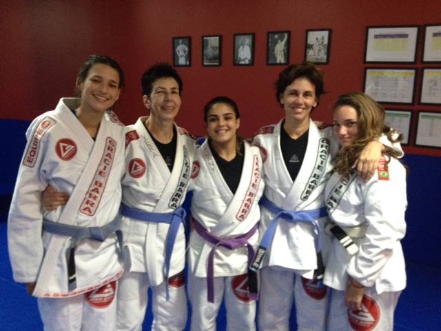 As garotas da Gracie Barra. (Imagem: Facebook Vera Cals)