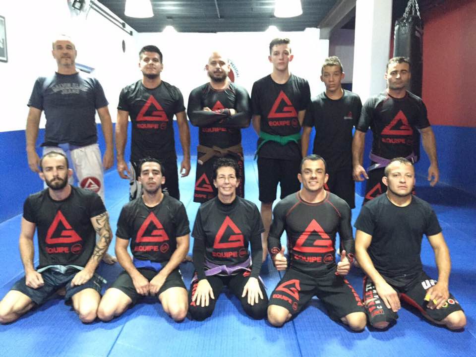 Equipe Gracie Barra. (Imagem: Facebook Vera Cals)