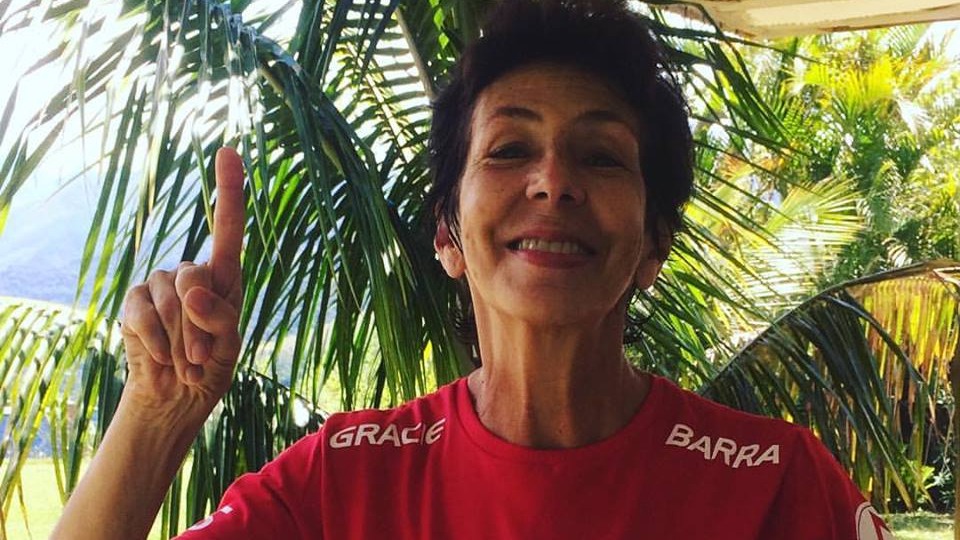 Vera Cals: 72 anos e faixa roxa de jiu-jitsu