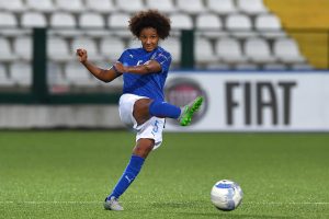 VERCELLI, ITALY - SEPTEMBER 20: Sara Gama of Italy in action during the UEFA Women's Euro 2017 Qualifier Group 6 match between Italy and Czech Republic at Stadio Silvio Piola on September 20, 2016 in Vercelli, Italy. (Photo by Valerio Pennicino/Getty Images)