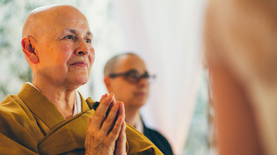 Mulher Inspiradora: A Monja Coen abraçou o budismo e fez da religião um estilo de vida